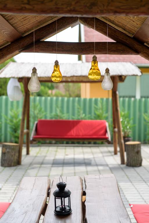 Zoeldbarat Vendeghaz Hotel Nyiregyhaza Ngoại thất bức ảnh
